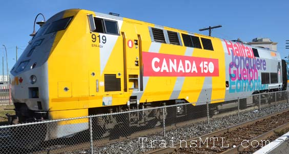 Locomotive VIA919 left side with Canada 150 colors/ coté gauche avec couleurs Canada 150